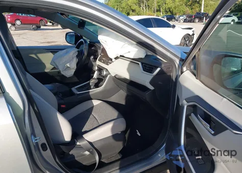 2023 Toyota Rav4 Xle z USA, uszkodzony, nr VIN 2T3W1RFV3PC235871